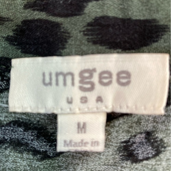 Umgee Cheetah Print Tunic Blouse V-Neck Raw Hem Green & Black (Size M) - Picture 11 of 14